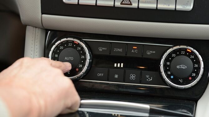 Eine Klimaanlage ist heute selbst in Kleinwagen selbstverständlich. Eine Klimaanlage ist heute selbst in Kleinwagen selbstverständlich.