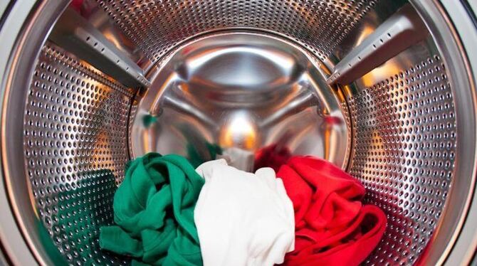 Nur für Textilien geeignet: Waschtrommel einer Waschmaschine. Foto: Daniel Karmann