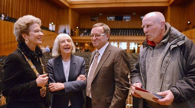 Barbara Bosch (links) mit Brigitte Bausinger, Adnan Özfirat und Max Herfert. GEA-FOTO: PACHER