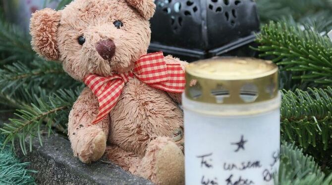 Nach dem Tod: Verwaiste Eltern spüren immer wieder Zeichen, dass ihnen ihr verstorbenes Kind nahe ist. GEA-ARCHIVFOTO: DPA Nach dem Tod: Verwaiste Eltern spüren immer wieder Zeichen, dass ihnen ihr verstorbenes Kind nahe ist. GEA-ARCHIVFOTO: DPA