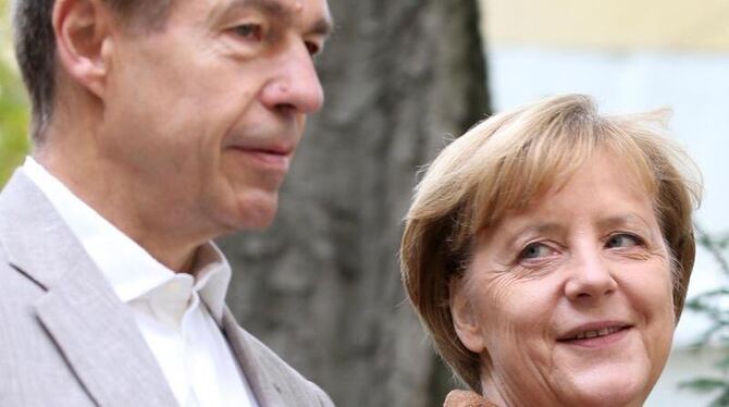 Strikte Trennung von Beruflichem und Privatem: Joachim Sauer und Angela Merkel. Foto: Christian Charisius/Archiv