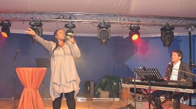 Tracey Campbell stand im Mittelpunkt des Gospelabends am Ostersonntag in Pliezhausen. Das Konzert war gleichzeitig der Auftakt z