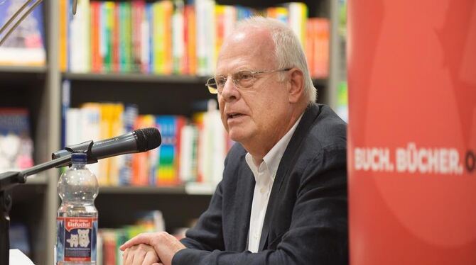 Professor Meinhard Miegel bei seiner Lesung in Reutlingen. FOTO: TRINKHAUS