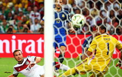 Mario Götze trifft im WM-Finale gegen Argentinien zum 1:0 (115.) FOTO: DPA