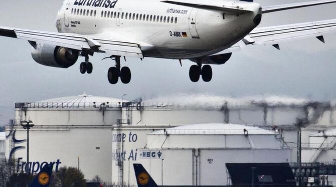 Lufthansa-Passagiere müssen erneut mit massiven Piloten-Streiks rechnen. Foto: Frank Rumpenhorst/Archiv