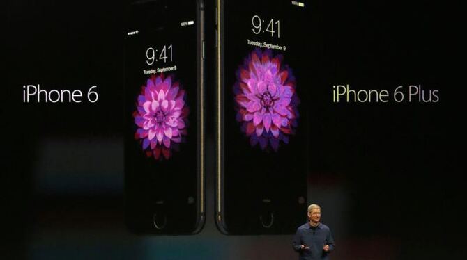 Tim Cook bei der Präsentation des iPhone 6: Für viele Experten war Apple Pay die wichtigste Neuheit des Tages, die das Bezahl