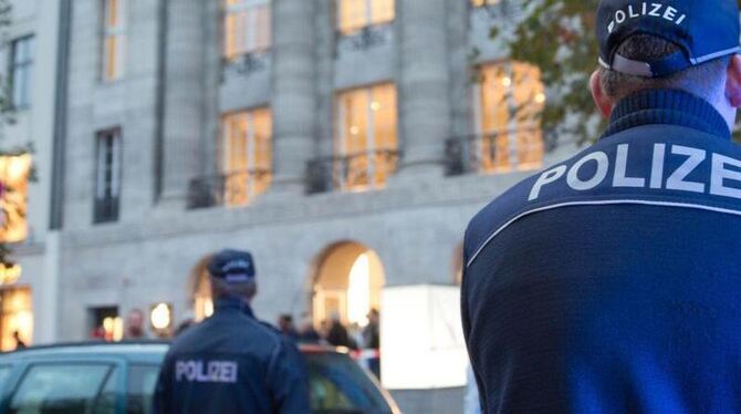Drei Maskierte haben am helllichten Tag einen Geldtransporter auf dem Berliner Kurfürstendamm überfallen. Foto: Jörg Carstens