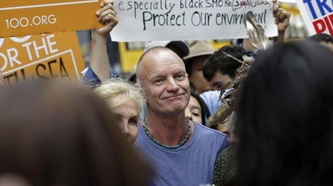New York: Auch Berühmtheiten wie der Musiker »Sting« nahmen an den weltweiten Demonstrationen teil. Foto: Peter Foley