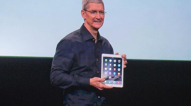 Apple-Chef Tim Cook stellt das neue iPad vor. Foto: Jörg Carstensen