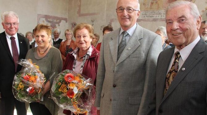 Vereinsmitglieder wurden für ihre langjährige Treue zum Liederkranz Sondelfingen geehrt (von rechts) Kurt Veith, Willi Feucht, R