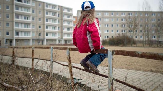 Rund 13 Millionen Menschen sind in Deutschland von Armut bedroht. Foto: Patrick Pleul/Illustration