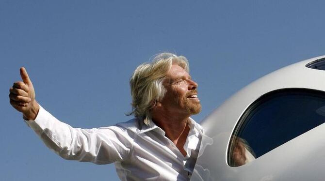 Der Chef und Eigentümer der Virgin Group, Sir Richard Branson, in seinem Flugzeug WhiteKnight2. Foto: Paul Buck