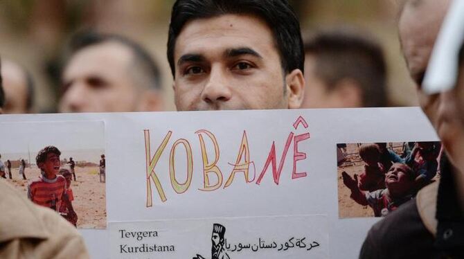 Solidaritätsdemo für die von dem IS bedrängte Stadt Kobane in Freiburg. Foto: Patrick Seeger