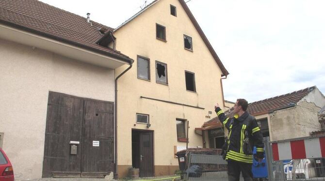 Die Bewohner des ehemaligen Hotel Garni am Eninger Rathausplatz hatten Glück: Die Feuerwehr war noch schneller als sonst am Eins