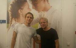 Schauspieler Merlin Rose und Regisseur Peter Evers (von links) im Reutlinger Kino Kamino. Foto: Morawitzky