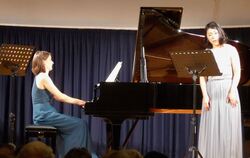 Pianistin Katharina Schlenker und Sopranistin Chisa Tanigaki. FOTO: Kaden