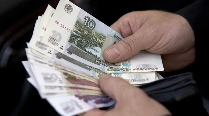 Seit Jahresbeginn hat die russische Währung mehr als 50 Prozent ihres Wertes verloren. Foto: Arno Burgi