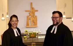 Julia Reiff und Thorsten Eißler auf der Empore der Kreuzkirche.  FOTO: SIMON 