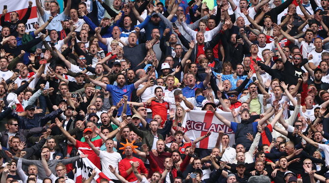 Englands Fans feiern vor dem Spiel