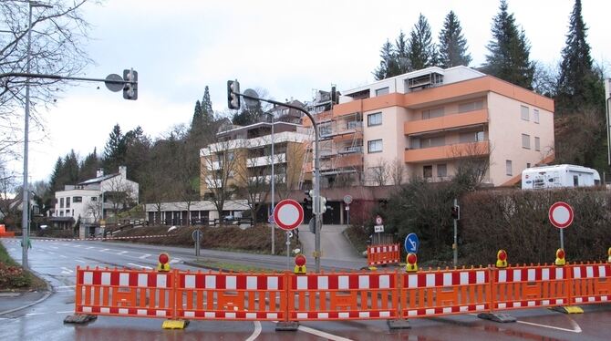 Die Gustav-Schwab-Straße wurde nach einem Wasserrohrbruch im Meisenweg vorsorglich gesperrt.