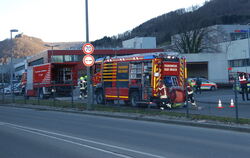 Großeinsatz der Feuerwehr bei Elring Klinger in Dettingen.