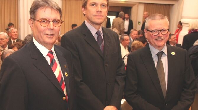 Recht frohgemut trotz schwergewichtiger Themen: Jürgen Fuchs (von links), Professor Olaf Eisen und Hans Hubert Krämer beim Neuja