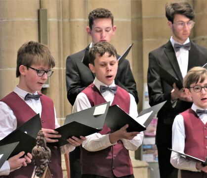 Die Capella Vocalis bei der Passionsmusik in der Marienkirche.  FOTO: KNAUER