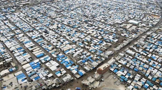 Blick auf das riesige syrische Lager Karama. Die meisten Flüchtlinge sind Binnenflüchtlinge. FOTO: ALBAM/DPA