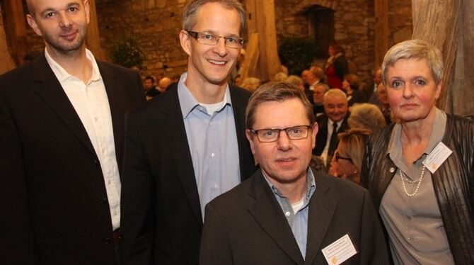 Markus Bosch, Michael Tempel, Hans-Georg Nestel und Dagmar Krause (von links) wiesen beim Neujahrsempfang des Betzinger Gewerbev