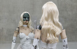 Der Mensch als diabolische Maschine: Jordan Wolfsons Plastik »Female Figure« (weibliche Figur) von 2014, fotografiert im Kunstha