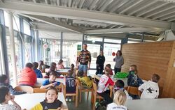 „Kerni“-Kinder der Friedrich-Hoffmann-Gemeinschaftsschule in einem kleinen Nebenraum: Eine pädagogisch sinnvolle Betreuung sieht