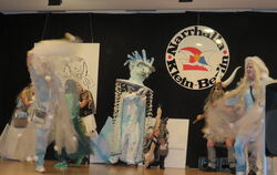Die Gruppe »Nordische Kombination in Eis« gewann die Kostümprämierung und den Showwettbewerb beim Klein Berliner Maskenball.  FO