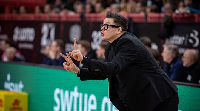 Immer energisch an der Seitenlinie dabei: Tübingens Assistant Coach Carlo Finetti.