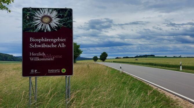 Der Weg führt ins Biosphärengebiet Schwäbische Alb.