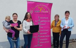 Marlene und Lisa Nau, Helene Eberhardt-Lang, Claudia Leibfritz und Pia Münch vom Landfrauenverband stellen das Programm des Land