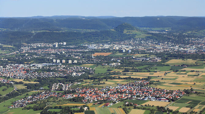 Sickenhausen (unten) darüber Rommesbach und Sondelfingen. Rechst und Mitte oben Reutlingen.