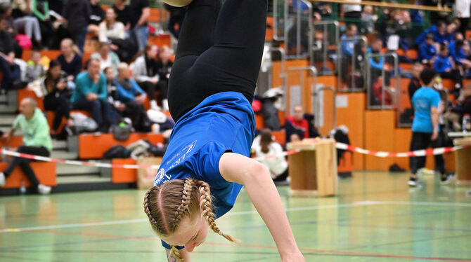 Jana Reiber vom TSV Dettingen ist deutsche Meisterin in ihrer Altersklasse.  FOTO: PIETH