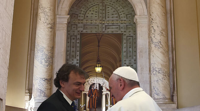 Vatikankenner Andreas Englisch mit Papst Franziskus