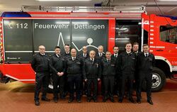 Lange Zugehörigkeit zur Feuerwehr und großes Engagement bei der Fortbildung: Die Dettinger frweillige Feuerwehr zeichnete verdie
