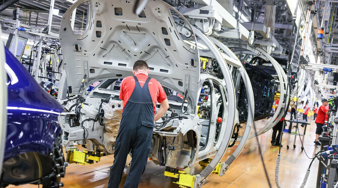 Die Transformation der Automobilindustrie macht Fortbildungen für die Beschäftigten notwenig.