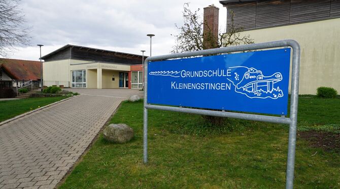 Die Grundschule Kleinengstingen wird für die Ganztagsbetreuung fit gemacht.  FOTO: LENK