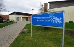 Die Grundschule Kleinengstingen wird für die Ganztagsbetreuung fit gemacht.  FOTO: LENK