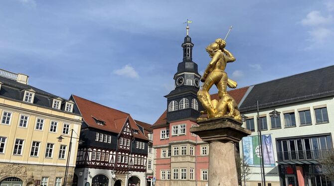 Der Marktplatz in Eisenach mit Stadtpatron St. Georg. Hier läuft manches anders als in anderen Städten.  FOTOS: GRIMM