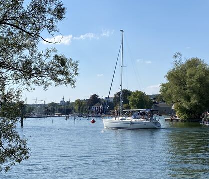 Der Starnberger See ist als Ausflugsziel und Badesee München sehr nahe und von dort mit der S-Bahn gut zu erreichen. 