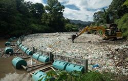 Müll aus dem Fluss Las Vacas