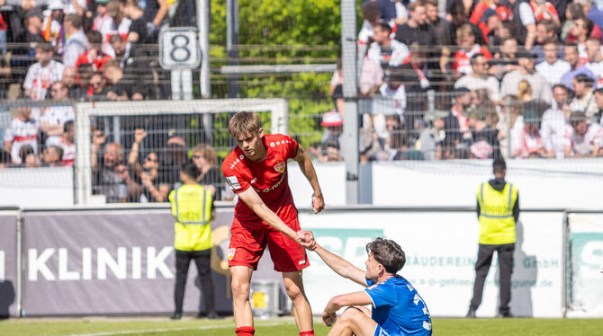Die Stuttgarter Kickers und der VfB Stuttgart II trennen sich 2:2. FOTO: VOGEL/EIBNER