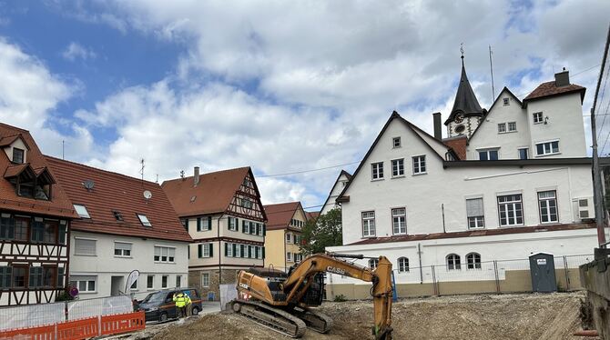 Baugrube hinter dem Rathaus II – hier wird das Rathausergänzungsgebäude seinen Platz haben.