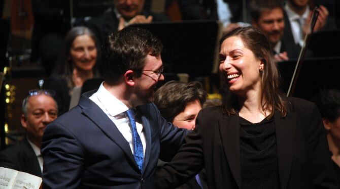Pianist Frank Dupree und Dirigentin Ariane Matiakh beim »Sonntags um elf«-Konzert in der Reutlinger Stadthalle.