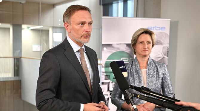 FDP-Chef Christian Lindner und Baden-Württembergs Wirtschaftsministerin Nicole Hoffmeister-Kraut (CDU) bei einem Pressestatement