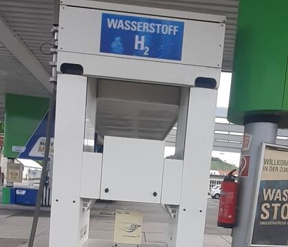 Vorreiter in der Privatwirtschaft: An der OMV-Tankstelle am Metzinger Stadtrand kann Wasserstoff als Treibstoff gezapft werden.
